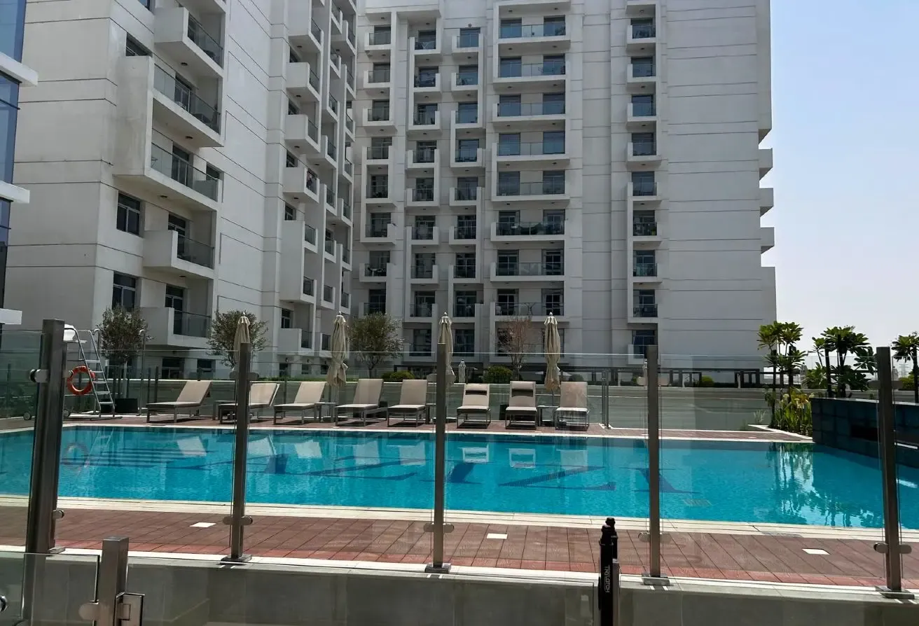 Top Floor | Spacious | Close to Metro