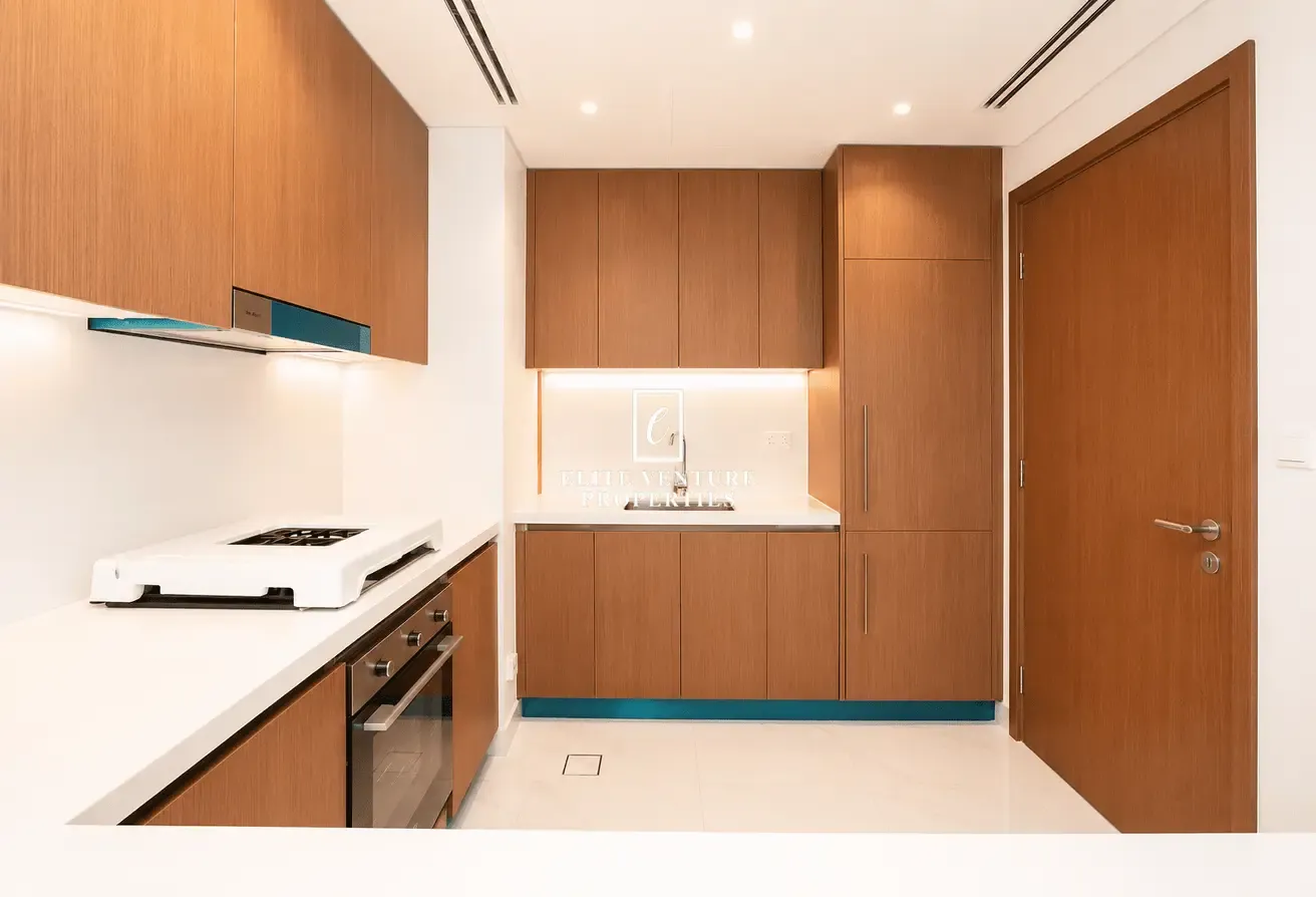 BRIGHT APARTMENT | MODERN LIVING | SPACIOUS