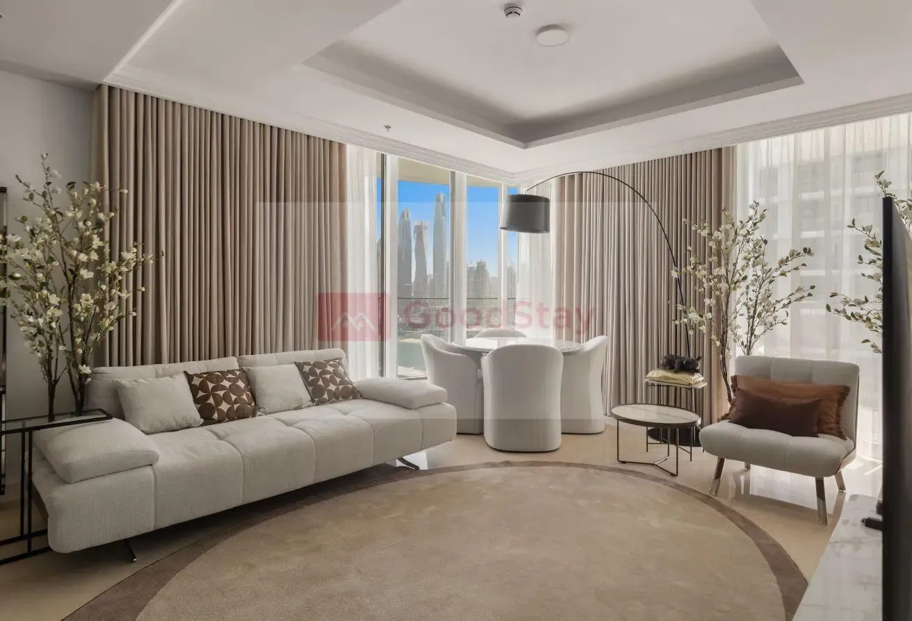 Stylish 2BR Beachfront Pool&Gym Access