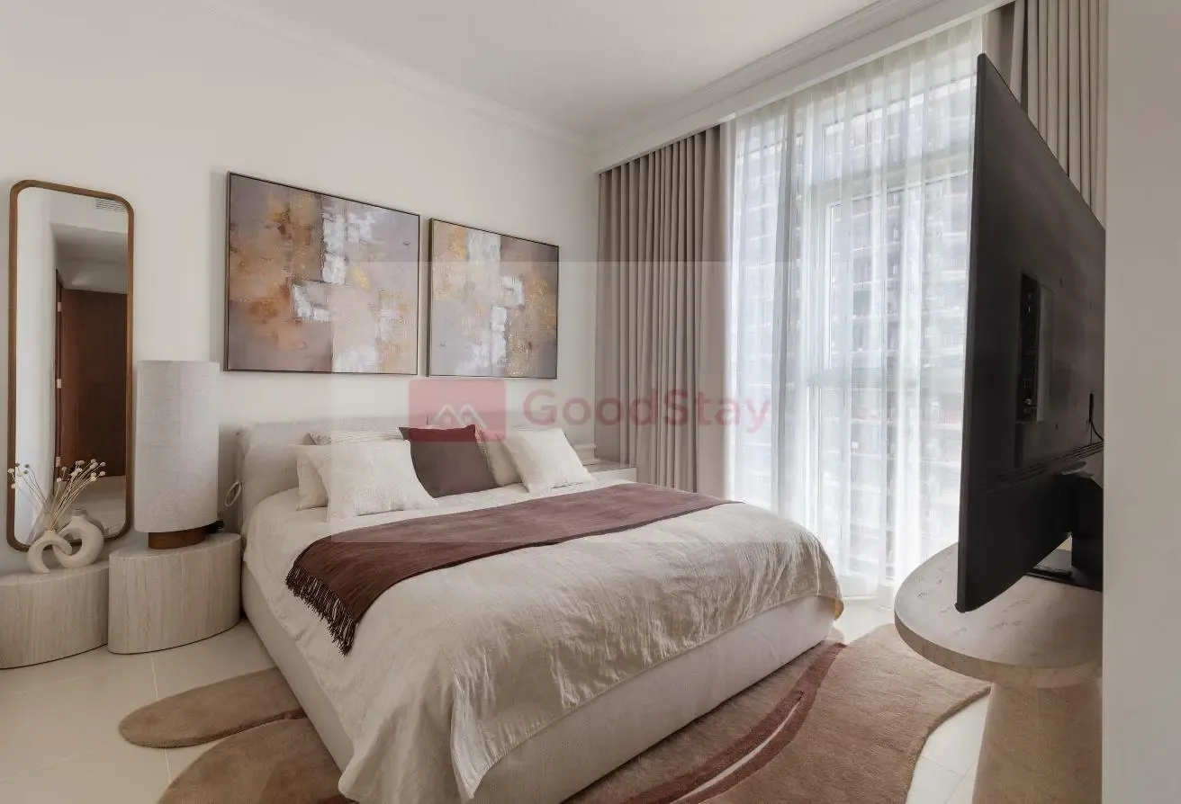 Stylish 2BR Beachfront Pool&Gym Access