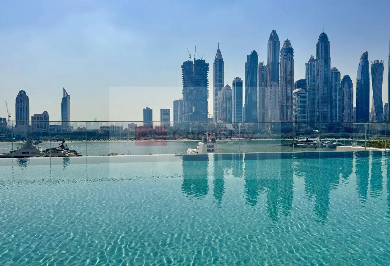 Stylish 2BR Beachfront Pool&Gym Access