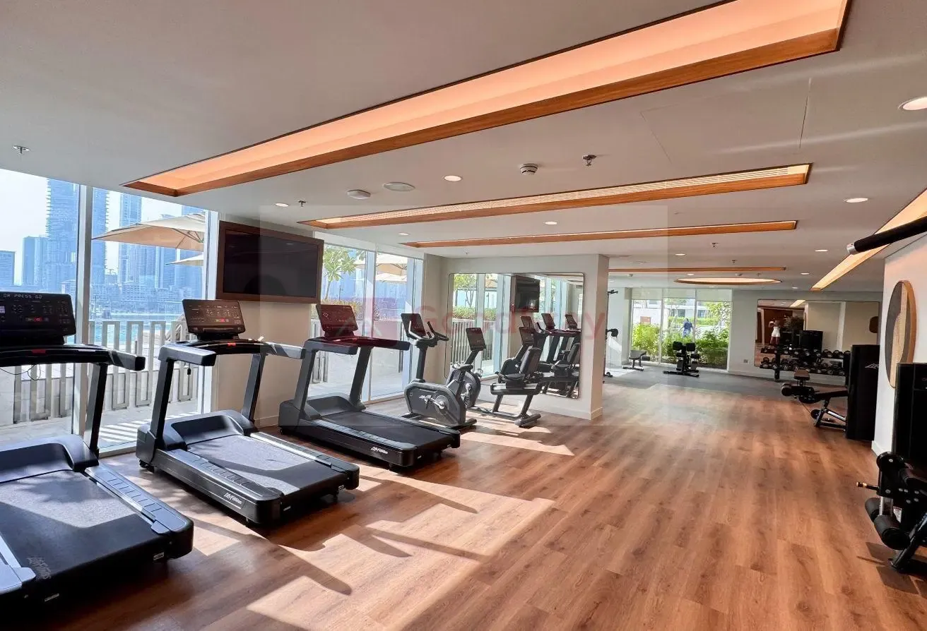 Stylish 2BR Beachfront Pool&Gym Access