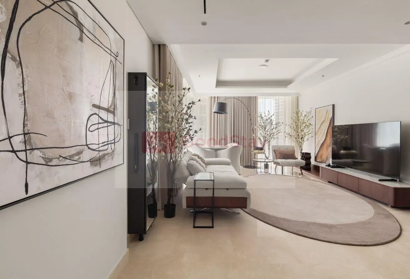Stylish 2BR Beachfront Pool&Gym Access