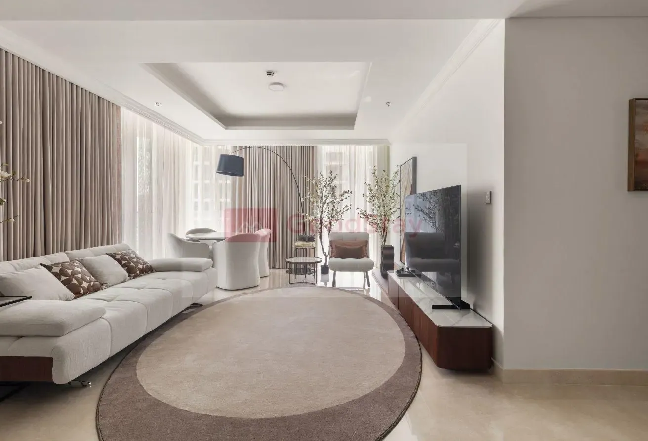 Stylish 2BR Beachfront Pool&Gym Access