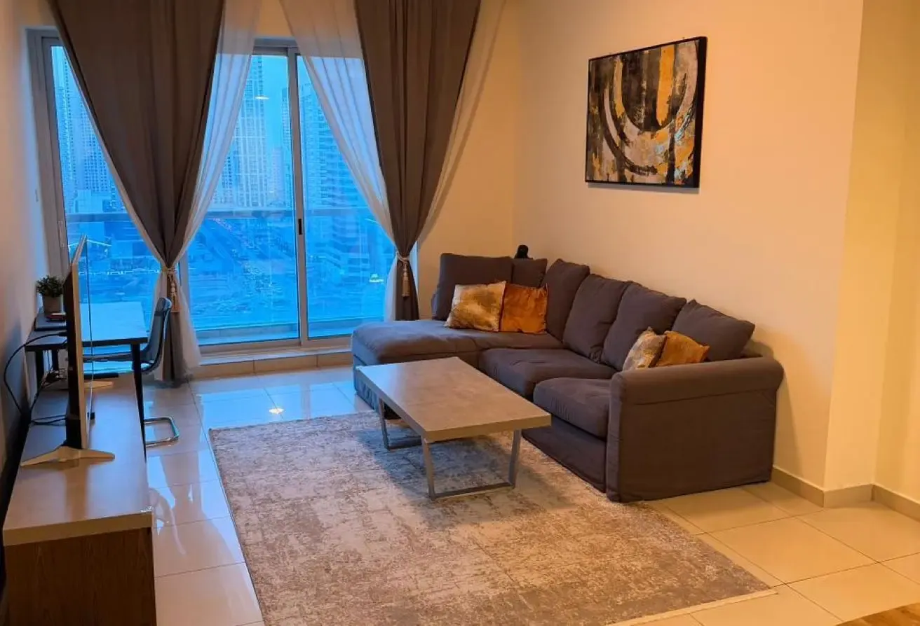 MID FLOOR | 1 BEDROOM APARTMENT | NEAR METRO