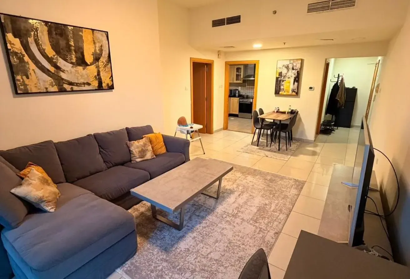 MID FLOOR | 1 BEDROOM APARTMENT | NEAR METRO