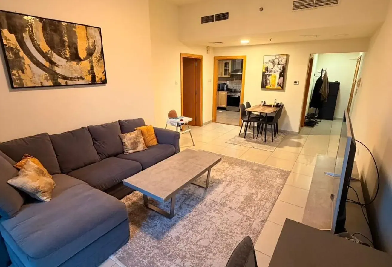 MID FLOOR | 1 BEDROOM APARTMENT | NEAR METRO