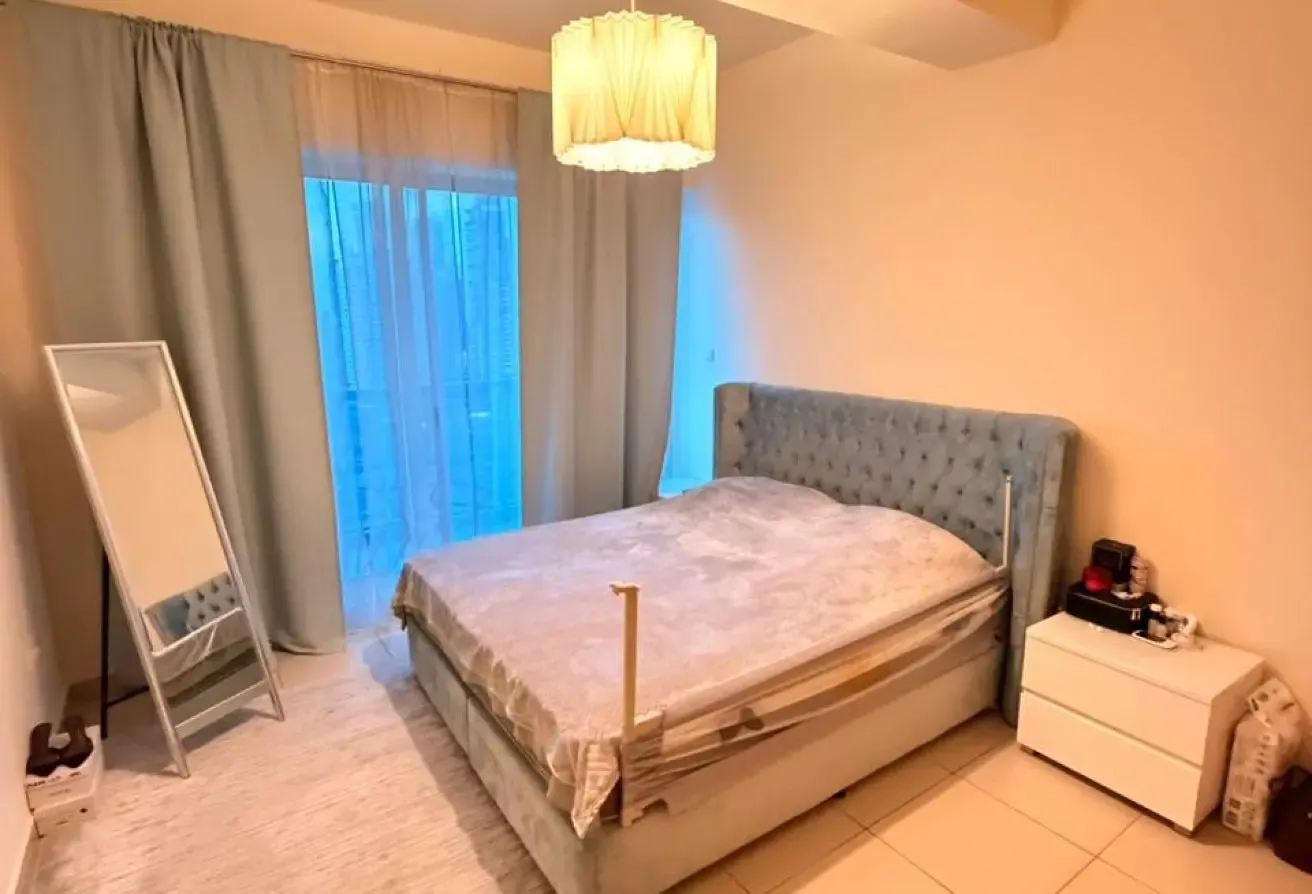 MID FLOOR | 1 BEDROOM APARTMENT | NEAR METRO