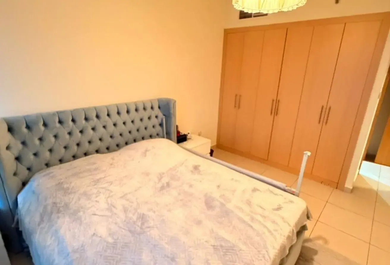 MID FLOOR | 1 BEDROOM APARTMENT | NEAR METRO