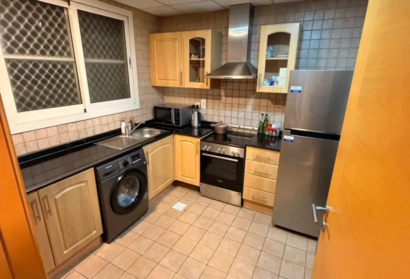 MID FLOOR | 1 BEDROOM APARTMENT | NEAR METRO