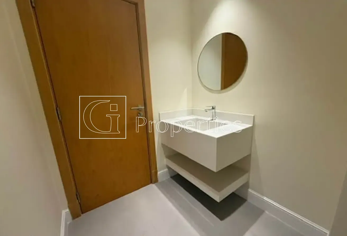 Fully furnishes | Spacious Layout | Closed Kitchen
