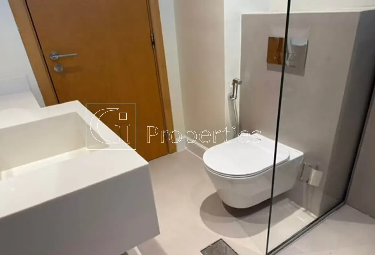Fully furnishes | Spacious Layout | Closed Kitchen