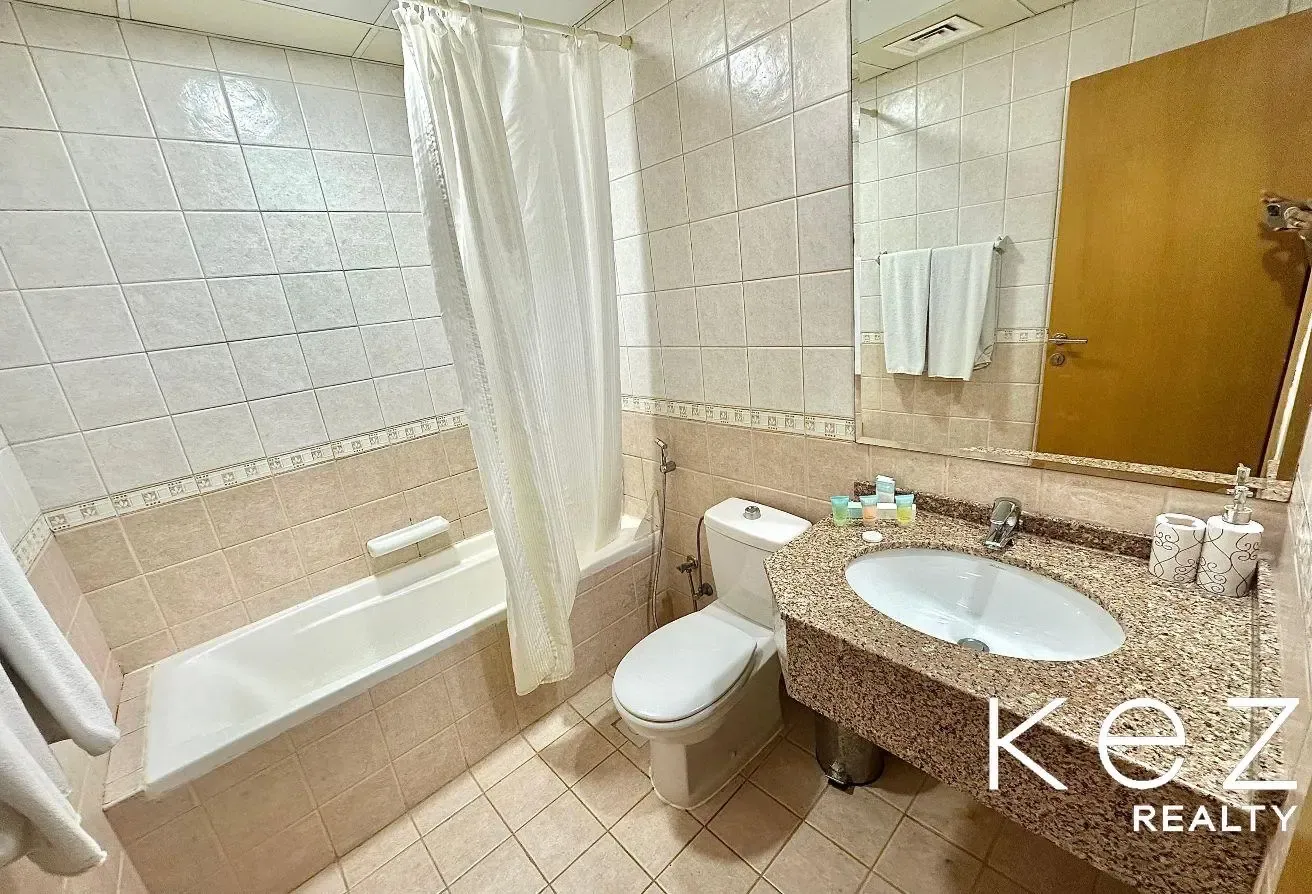 SPACIOUS 1BR FULLY FURNISHED l NEAR METRO
