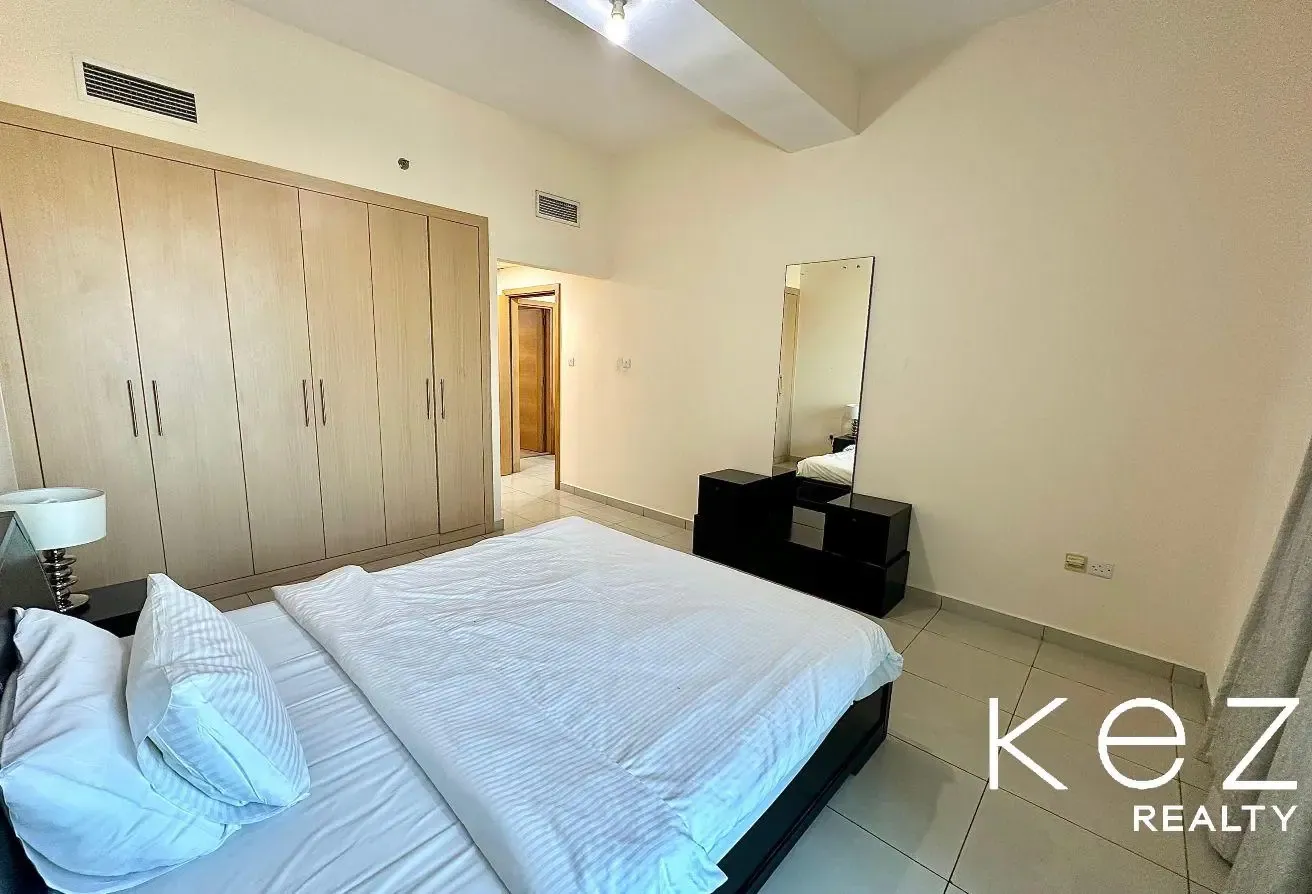 SPACIOUS 1BR FULLY FURNISHED l NEAR METRO