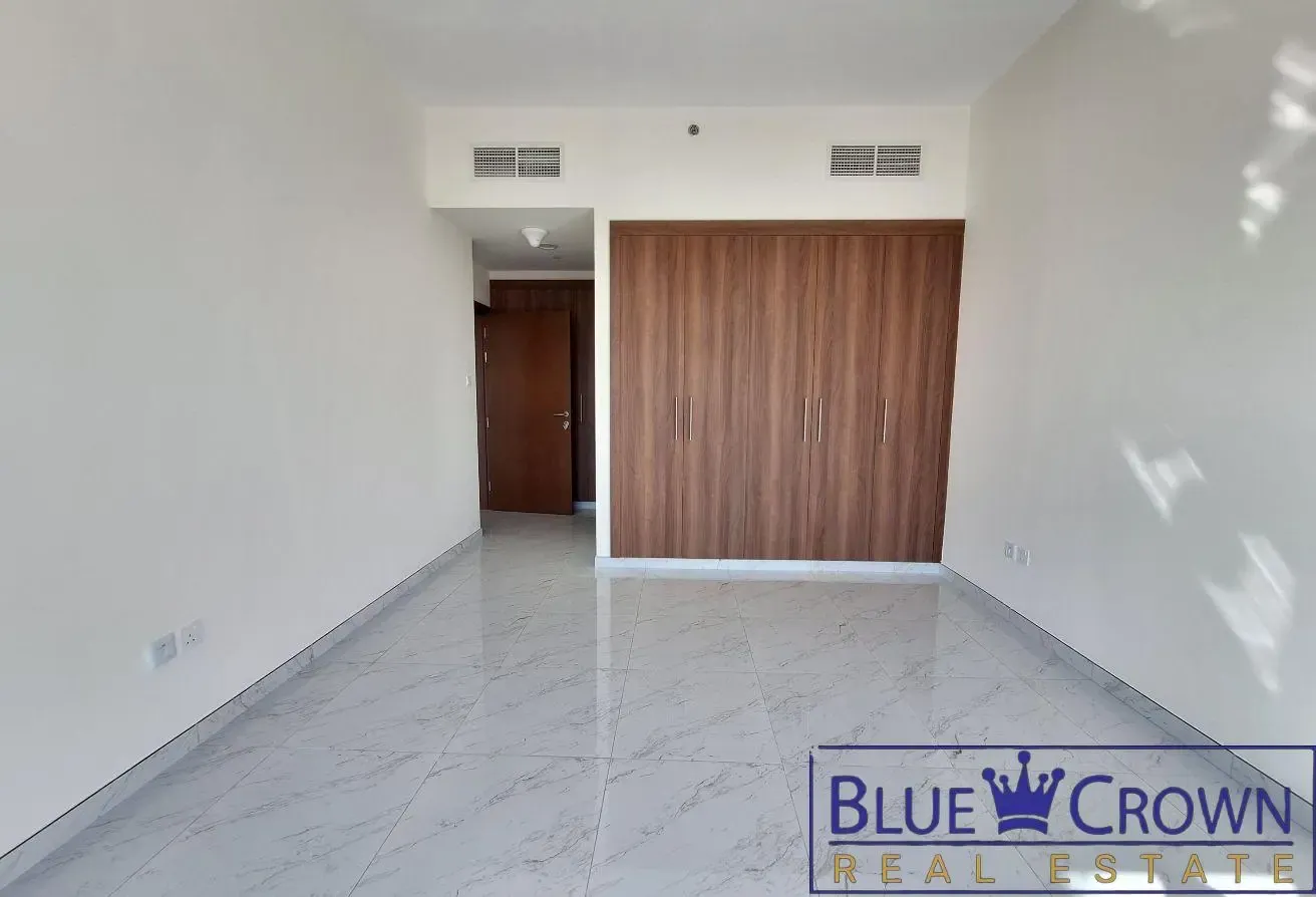 Brand new 1/Br with store ! Open view