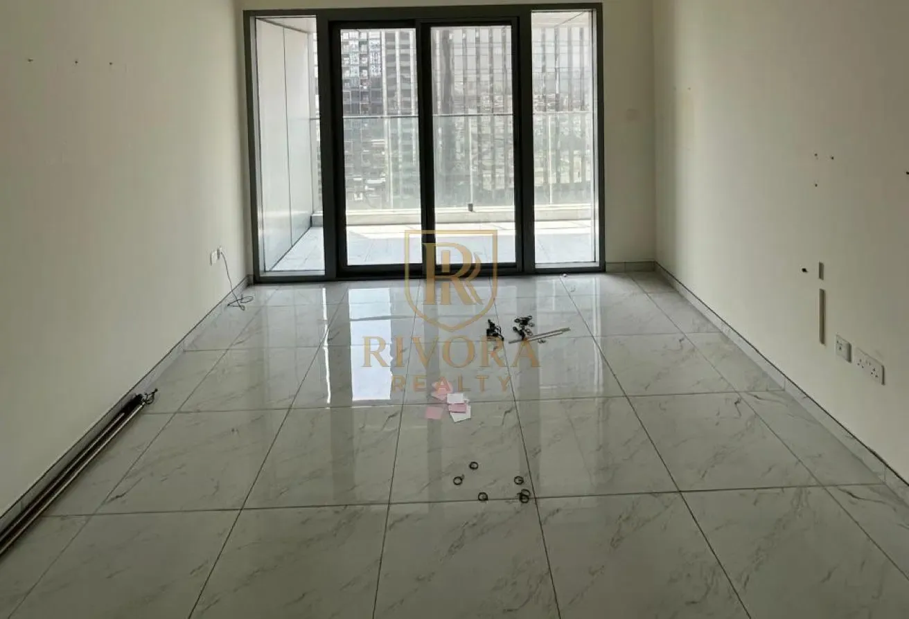 1 BHK I WITH STORAGE ROOM I NEAR TO METRO