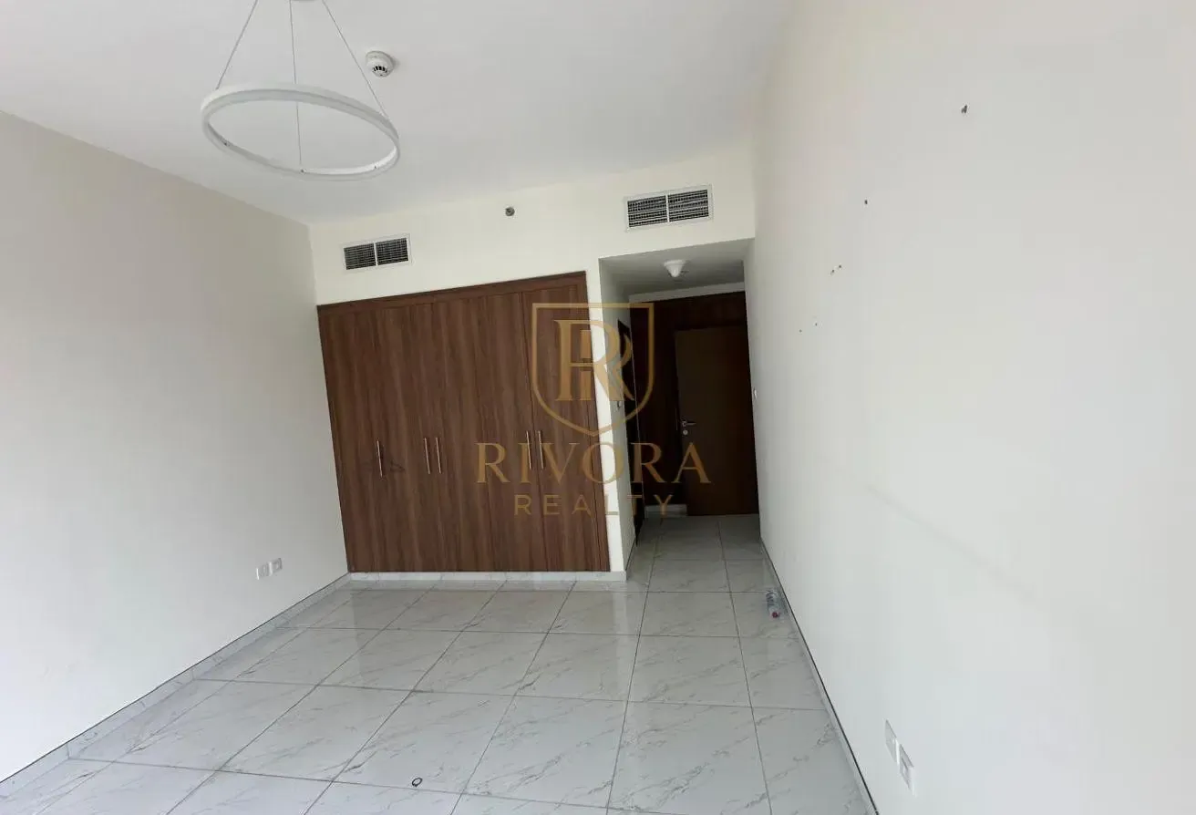 1 BHK I WITH STORAGE ROOM I NEAR TO METRO