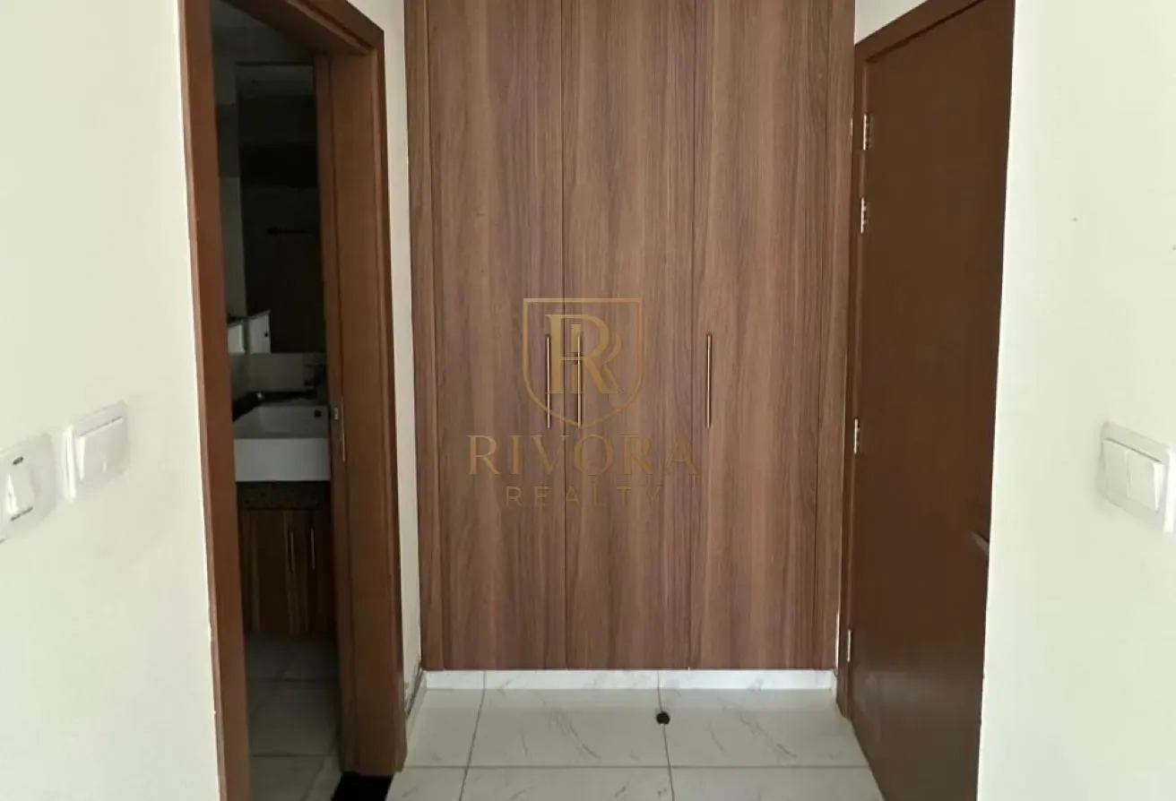 1 BHK I WITH STORAGE ROOM I NEAR TO METRO
