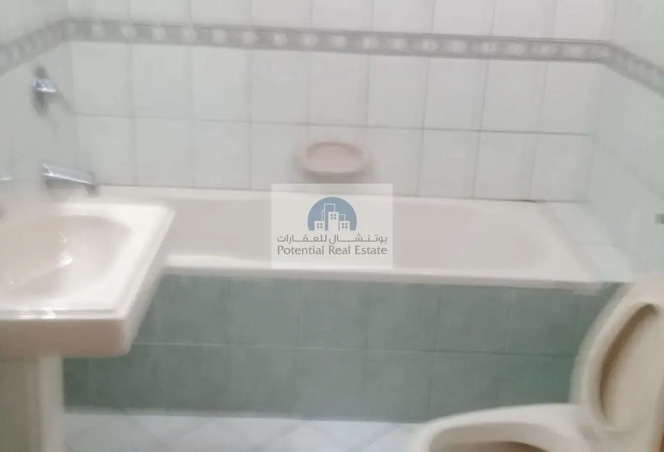 1 BR @  Al Karama - ( opp Burjuman Metro Station)