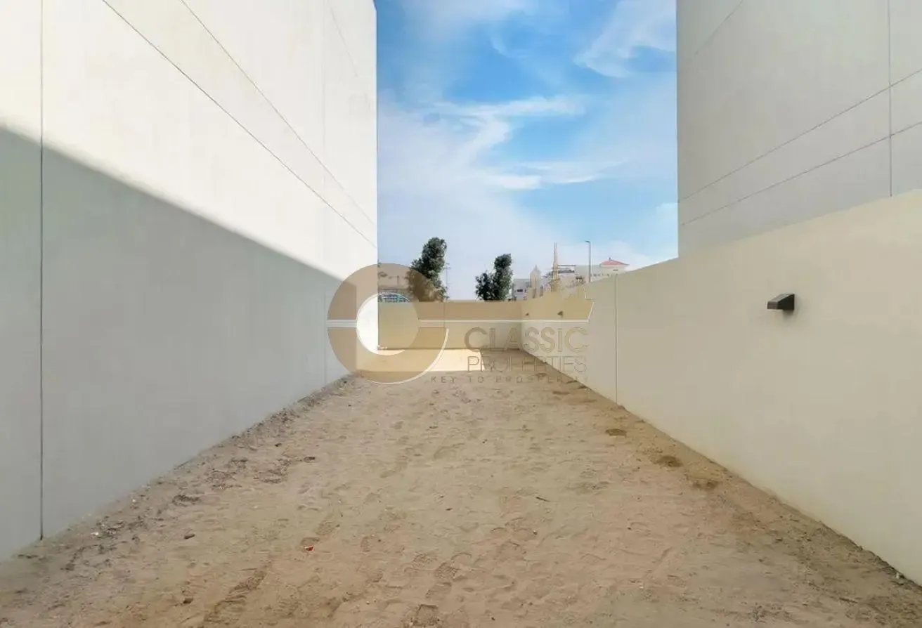 AMAZING SINGLE ROW | 3 BEDROOM G+ 2 LIVING ROOM