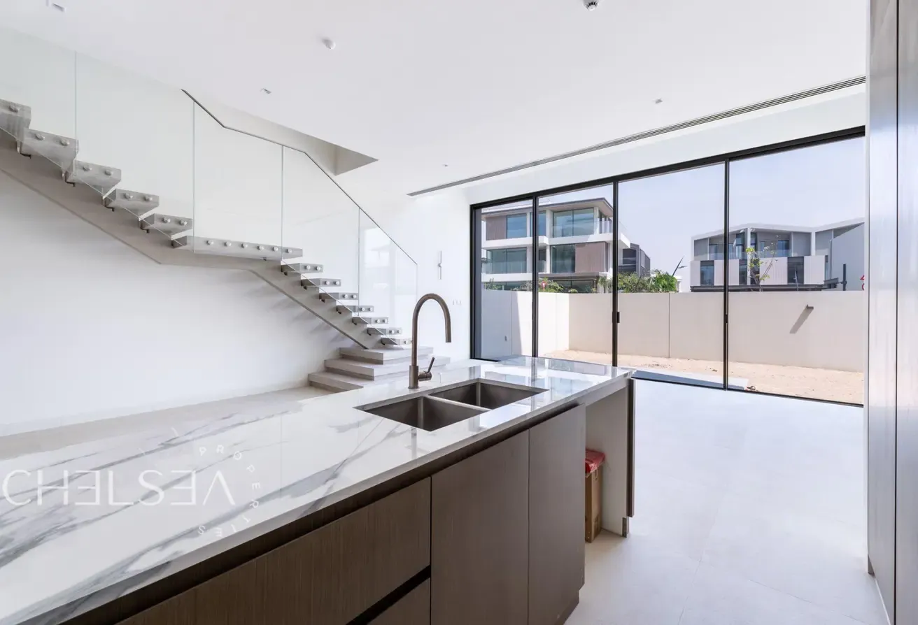 CORNER | G+2 | TOWNHOUSE | LARGE PLOT