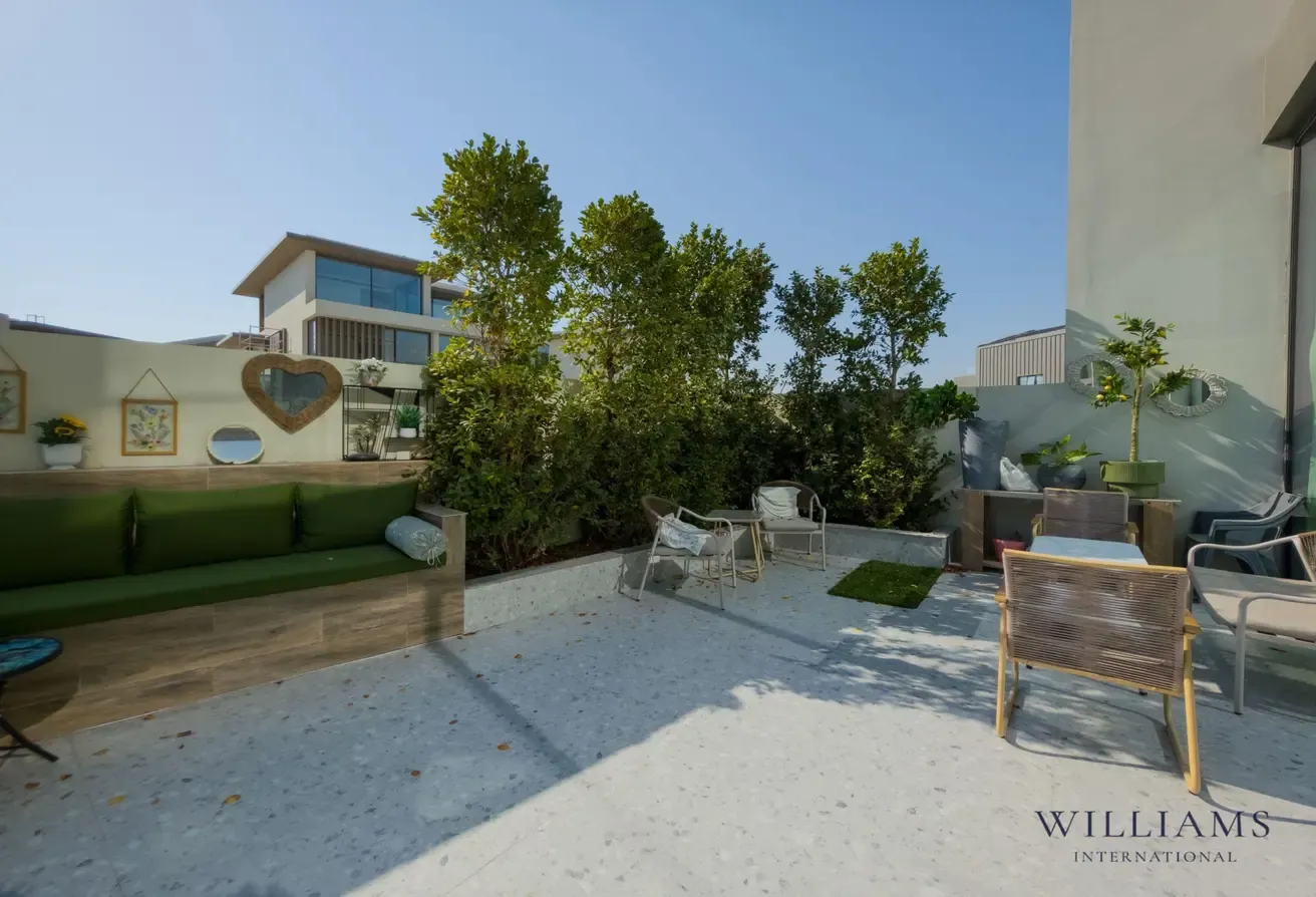 SINGLE ROW | VACANT | FURNISHED OR UNFURNISHED