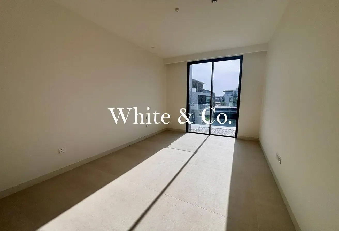 Big Corner G+2 | by entrance | Brand new