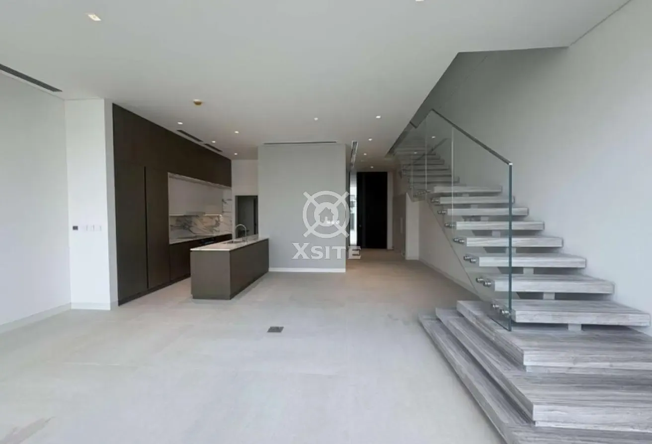 Elegant 3 BR Villa | Unfurnished | Spacious Layout