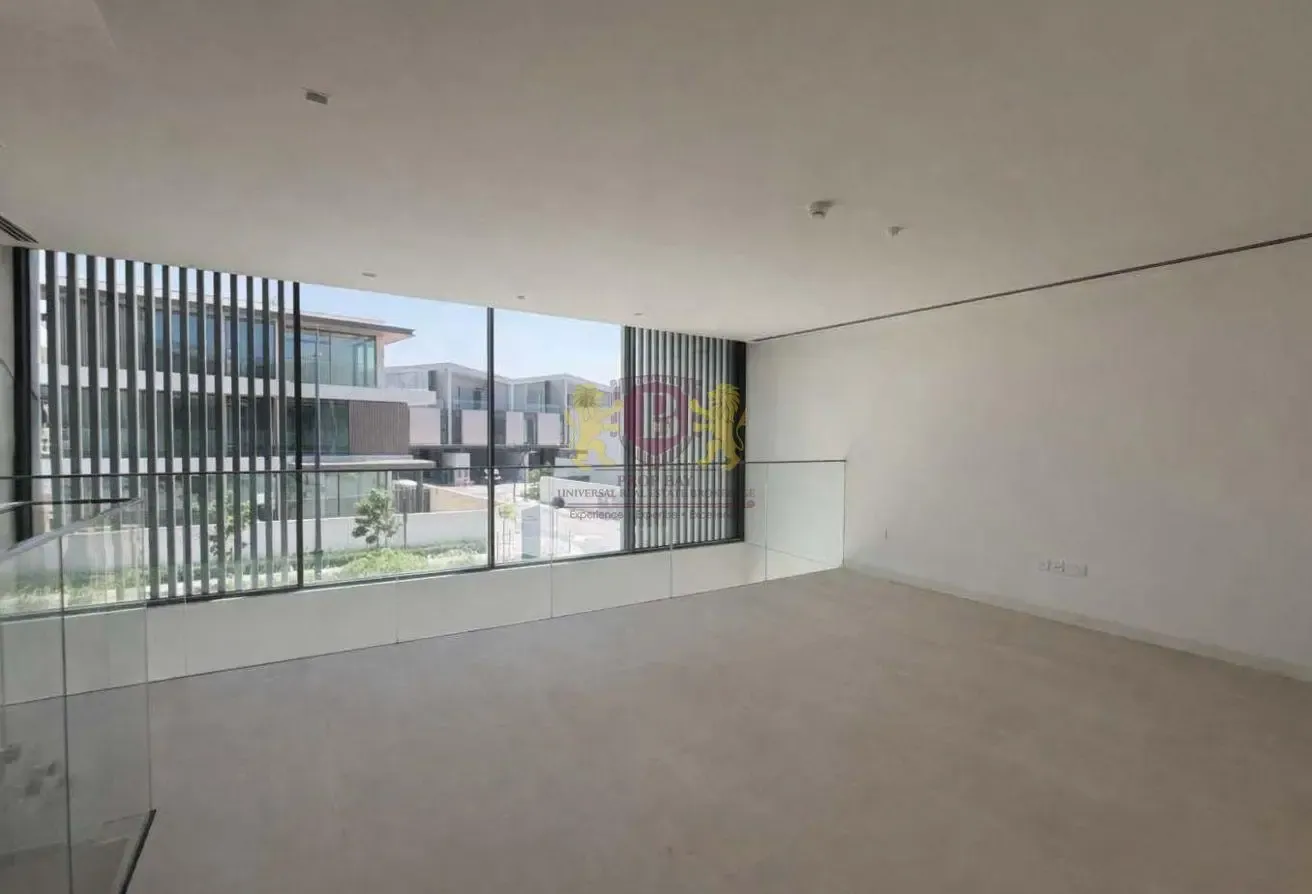 3BR Villa | Single Row | Large Plot | Vacant