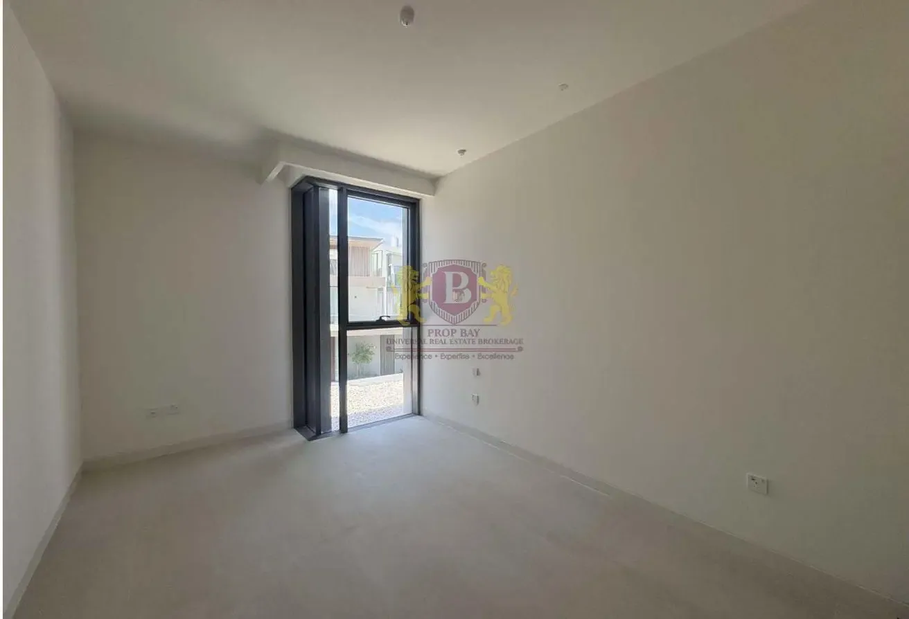 3BR Villa | Single Row | Large Plot | Vacant