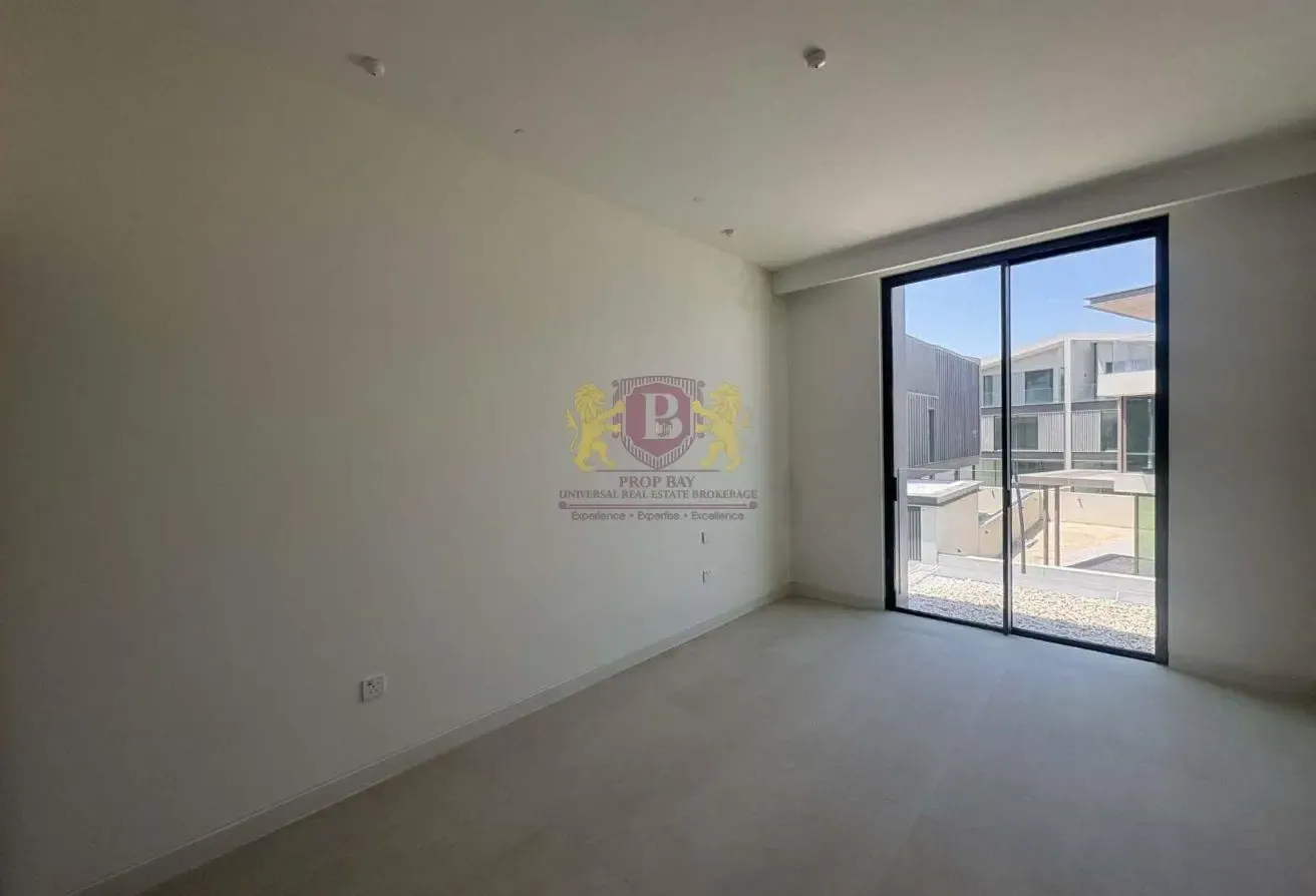3BR Villa | Single Row | Large Plot | Vacant