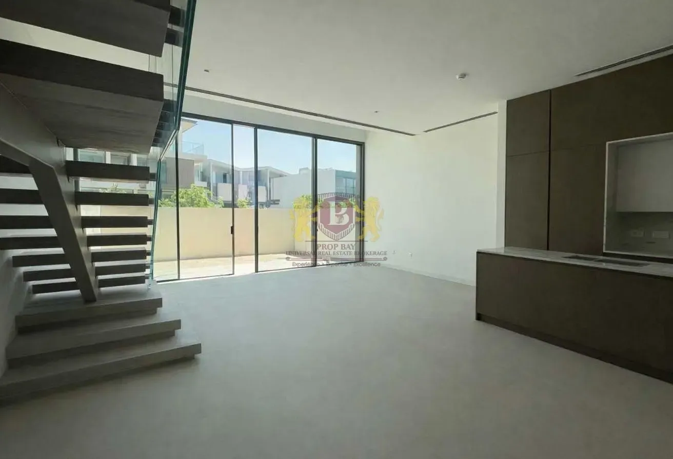 3BR Villa | Single Row | Large Plot | Vacant