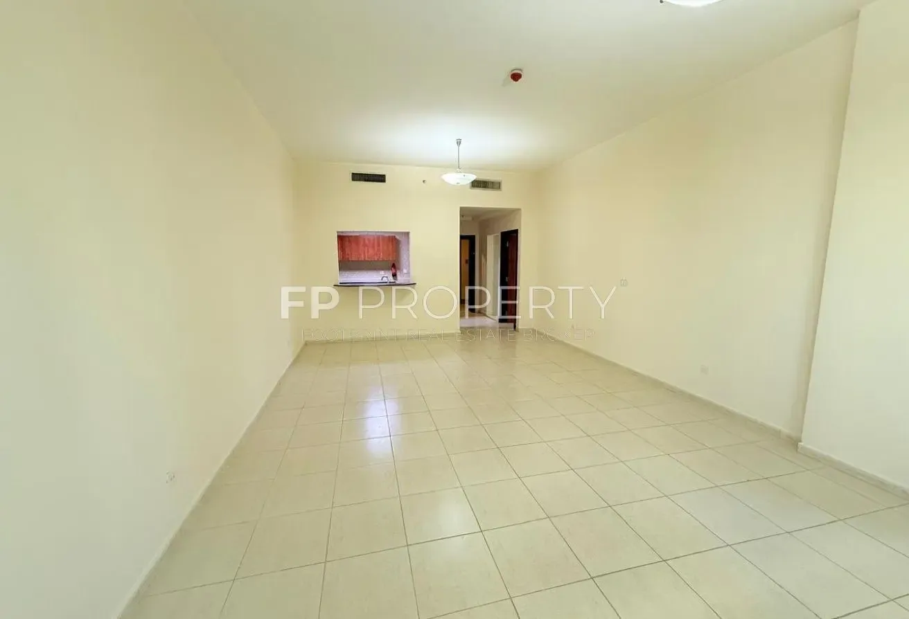 Huge Layout || Spacious Unit || Chiller Free