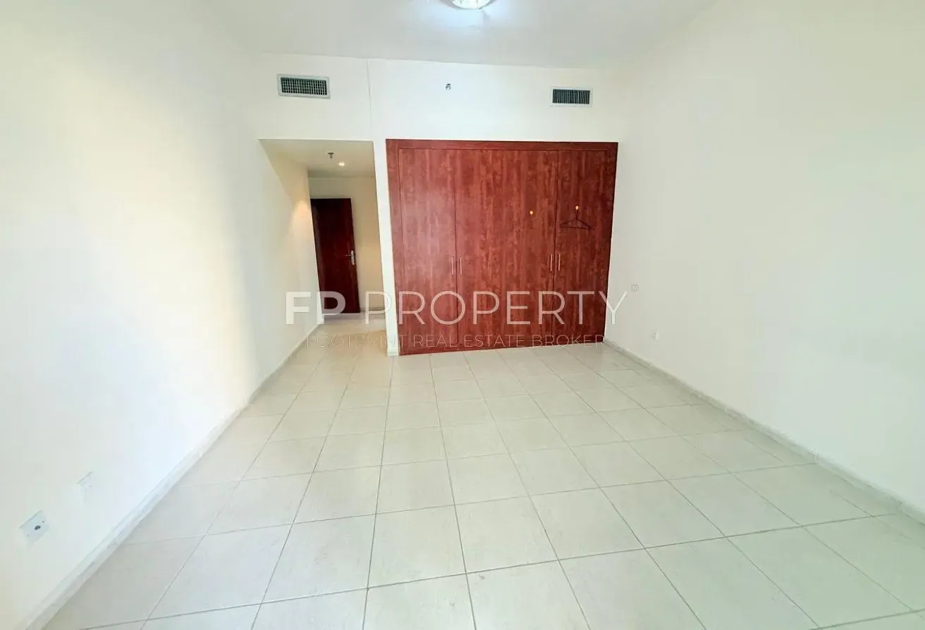 Huge Layout || Spacious Unit || Chiller Free
