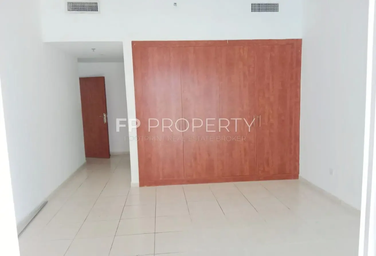 Huge Layout || Spacious Unit || Chiller Free
