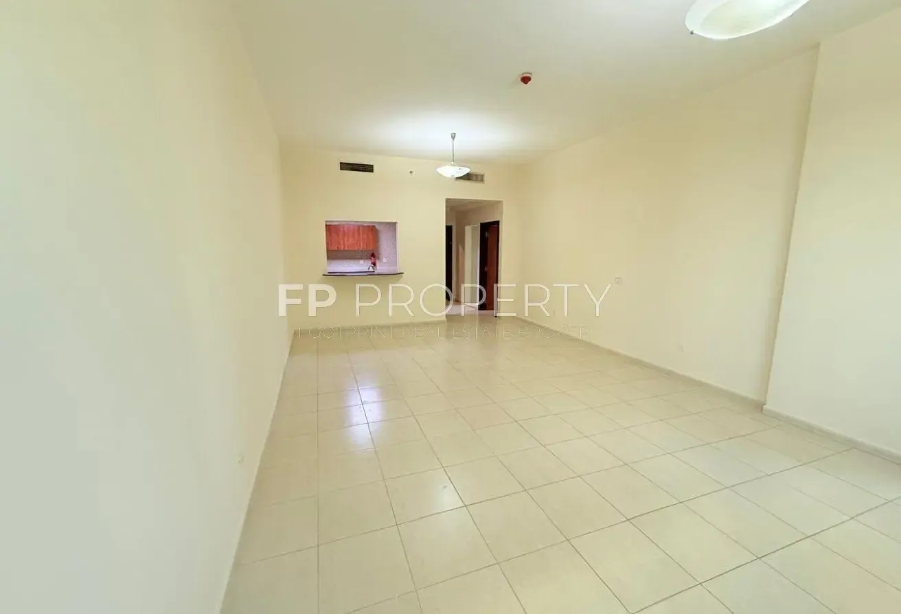 Huge Layout || Spacious Unit || Chiller Free