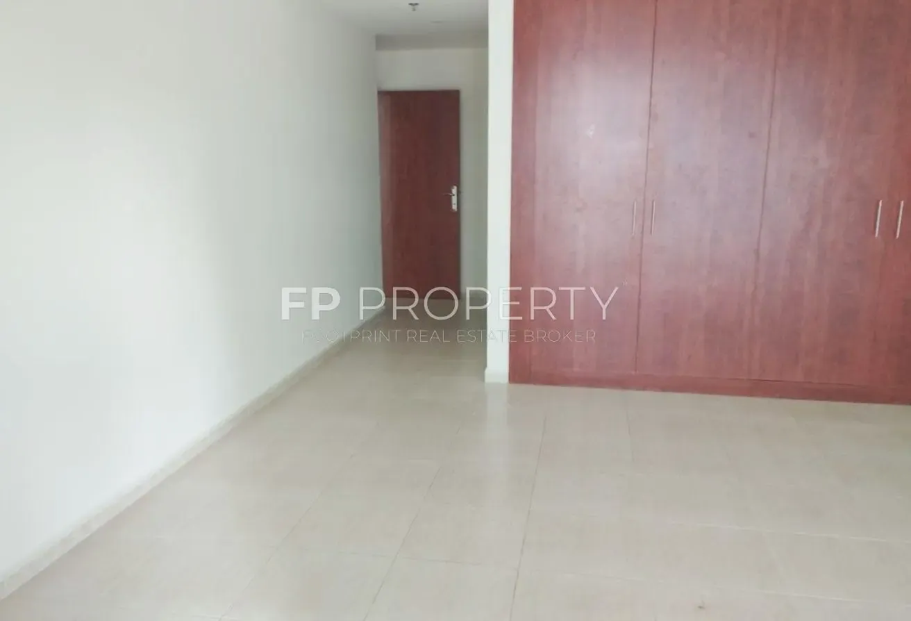 Huge Layout || Spacious Unit || Chiller Free