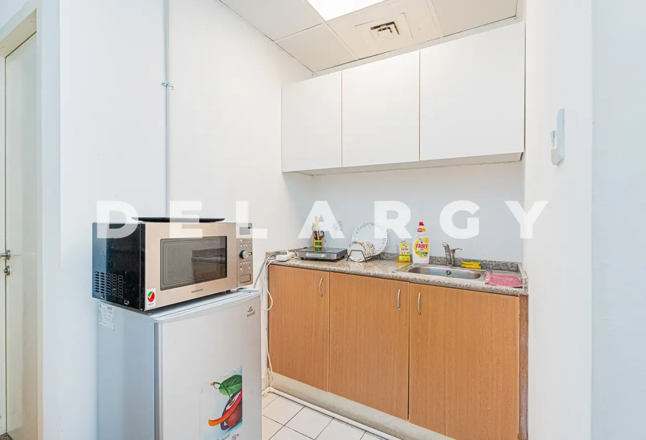Community Expert | Near Metro | Ready to Move