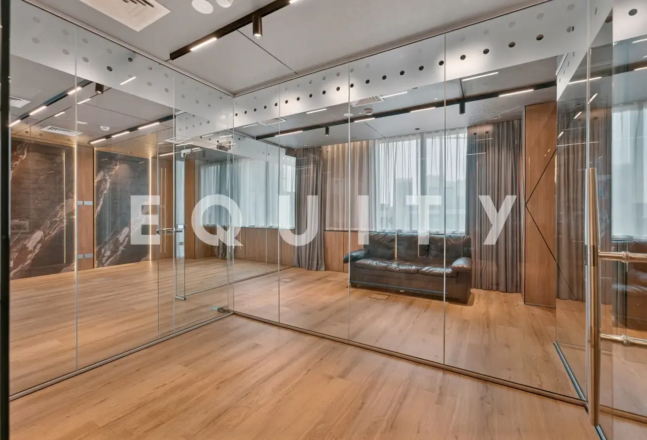 Vacant | Modern Fit Out | Close to Metro