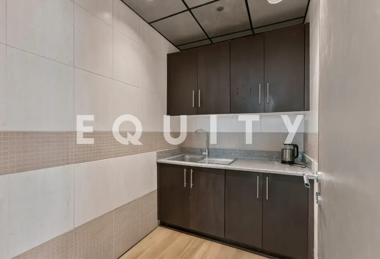 Vacant | Modern Fit Out | Close to Metro