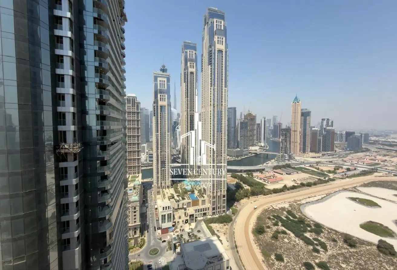 Burj Khalifa and canal view | Corner unit