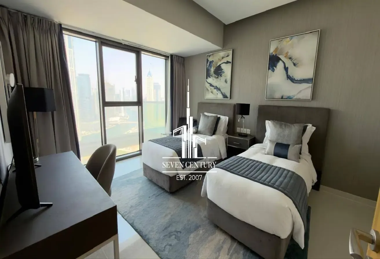 Burj Khalifa and canal view | Corner unit
