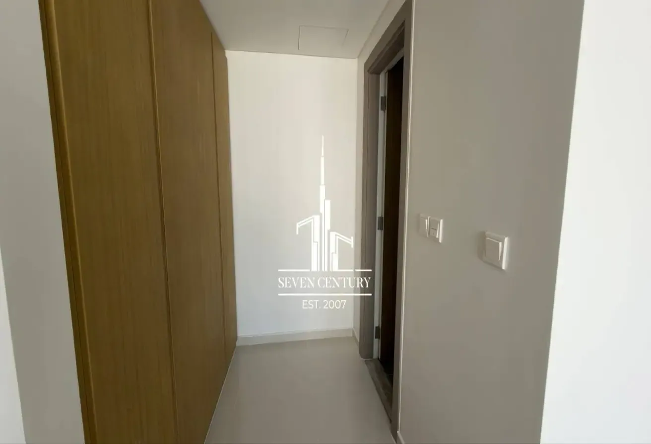 Burj Khalifa and canal view | Corner unit