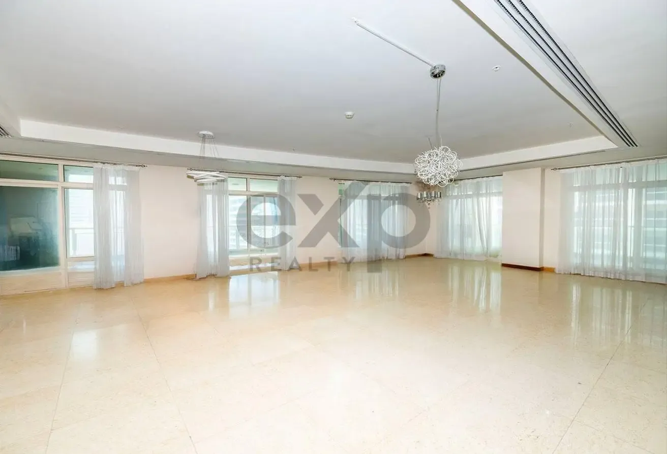 Top Floor | Penthouse | Full Marina Views