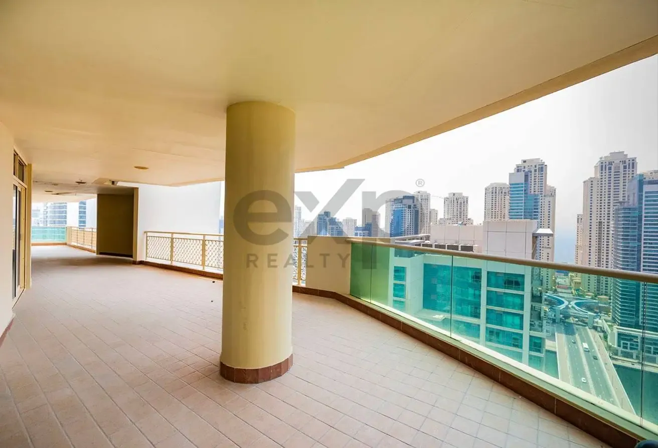 Top Floor | Penthouse | Full Marina Views
