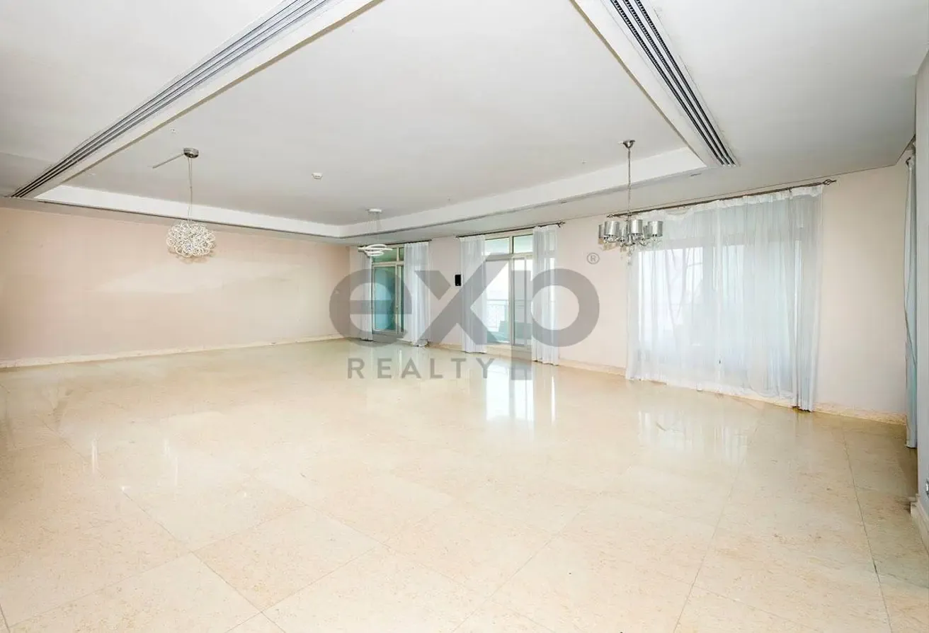 Top Floor | Penthouse | Full Marina Views