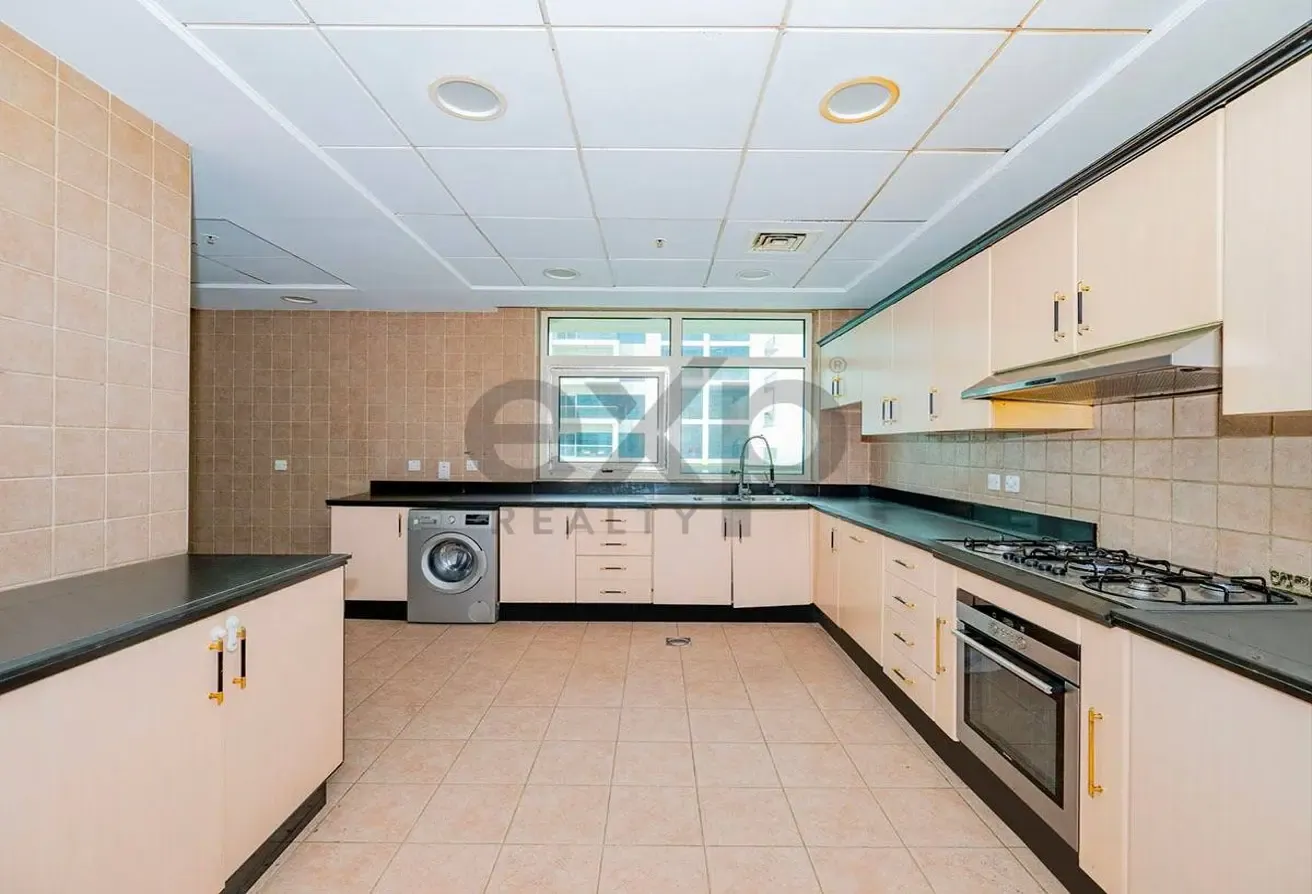 Top Floor | Penthouse | Full Marina Views