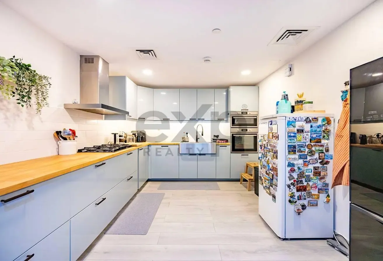 Fully Upgraded | Spacious | Rare | 2 Bedrooms