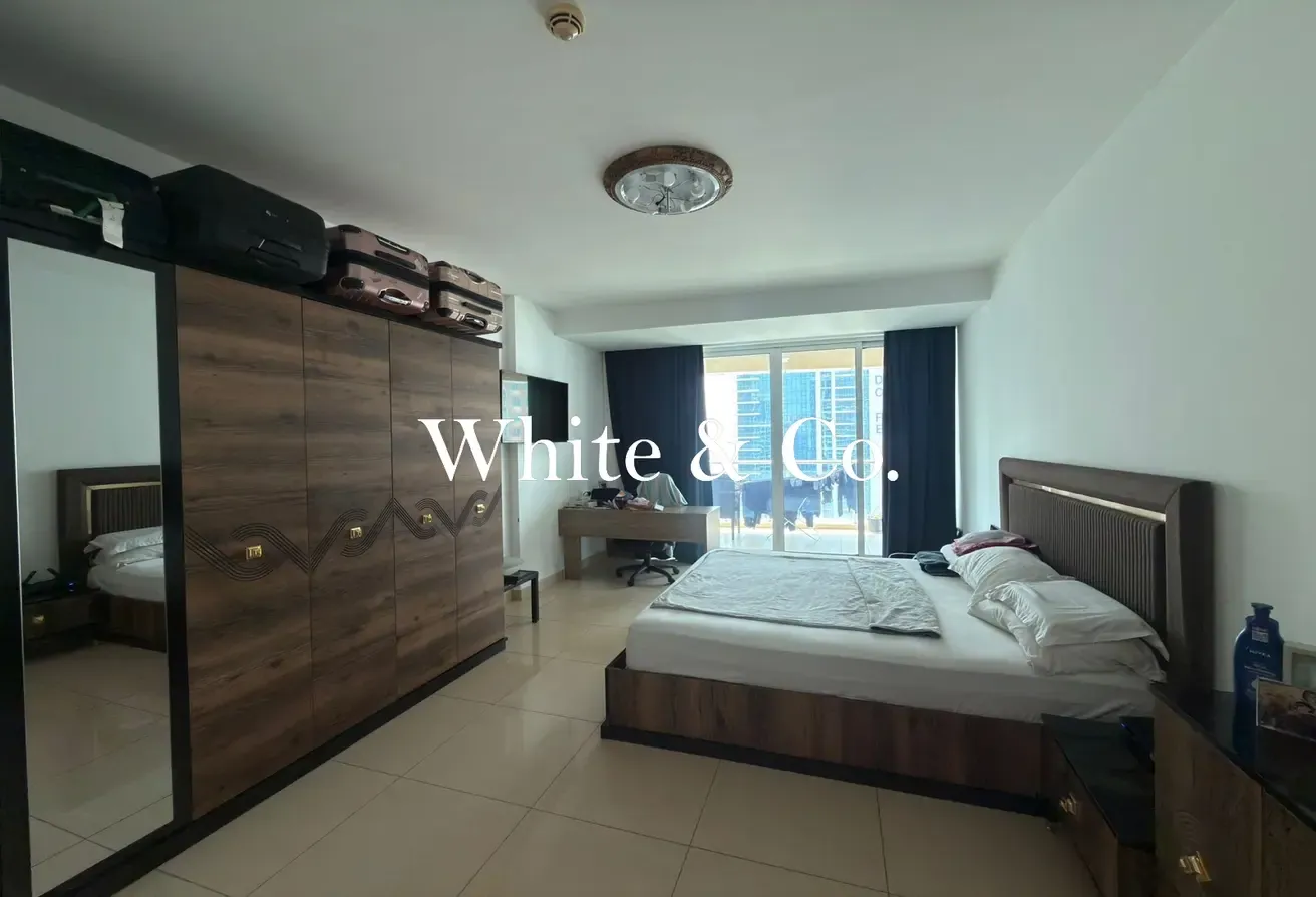 Lake View | Big Balcony | High Floor | VOT