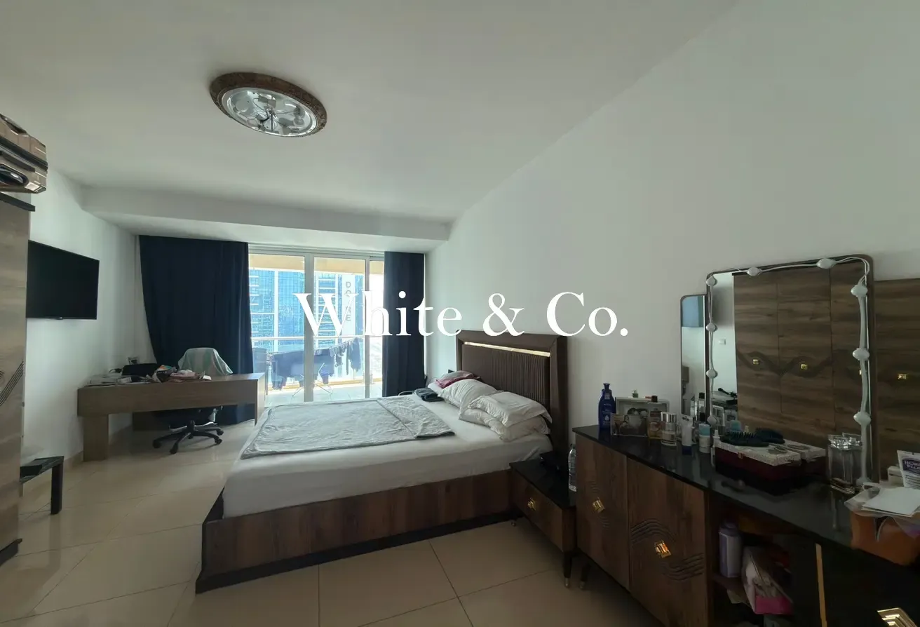 Lake View | Big Balcony | High Floor | VOT